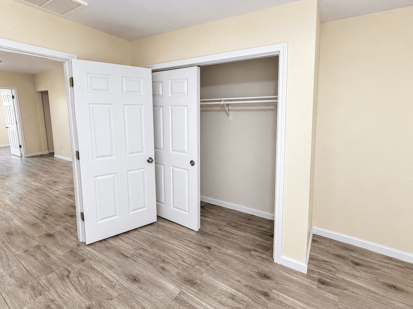 Glendale House: 6518 N 61st Dr