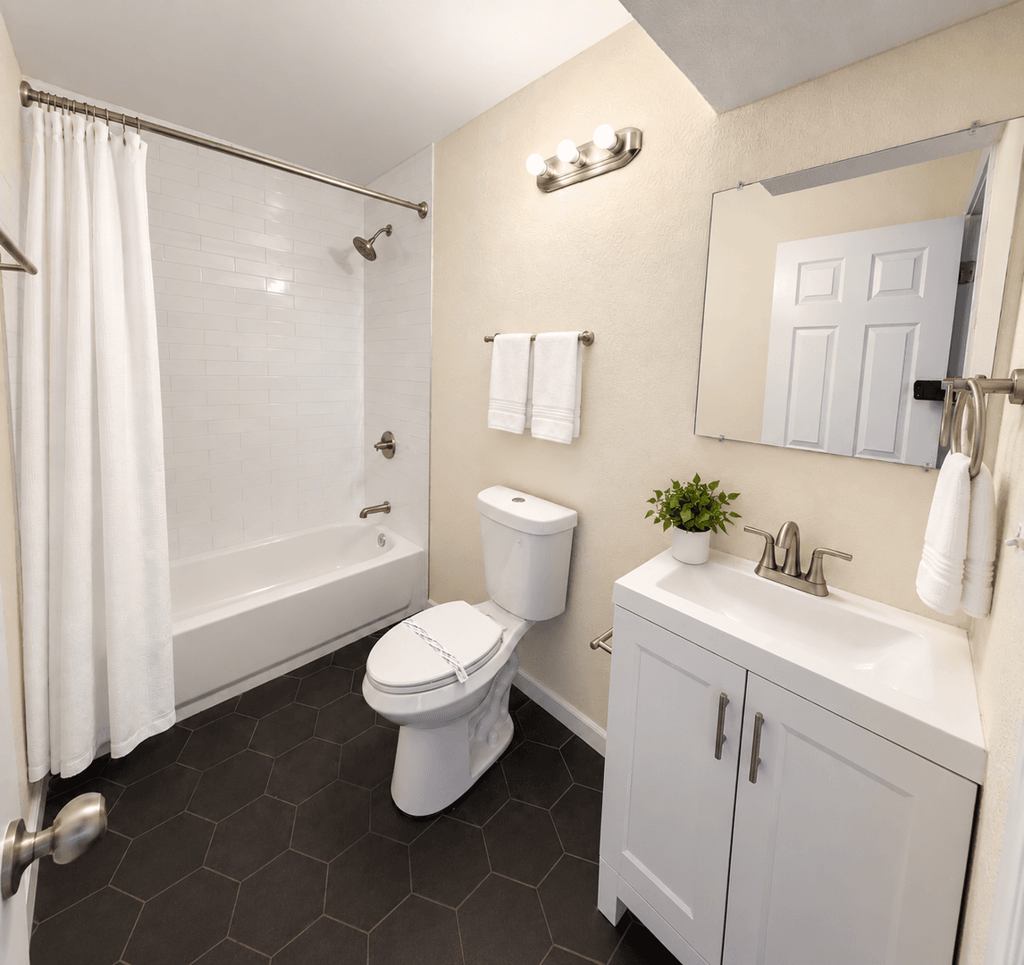 Glendale House: 6518 N 61st Dr
