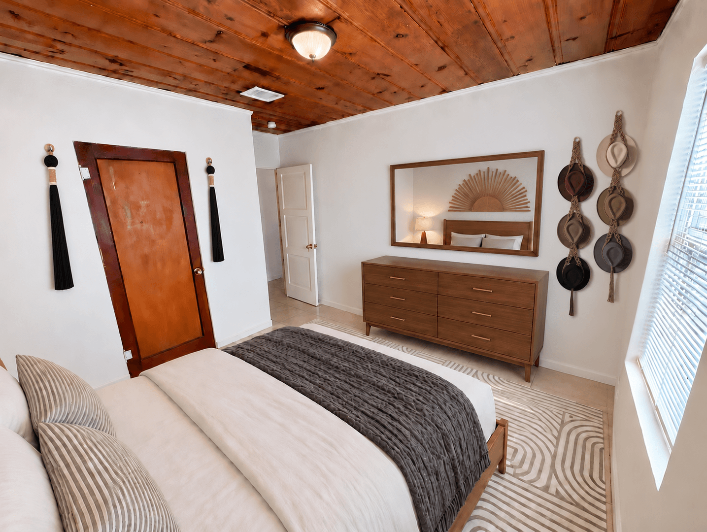 Phoenix Apartment: 925 E Turney Ave