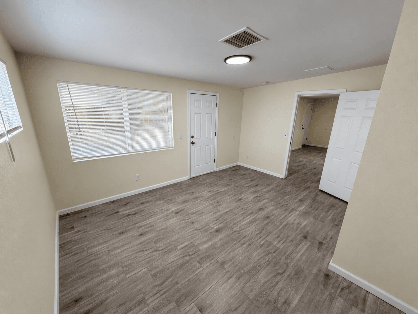 Glendale House: 6518 N 61st Dr