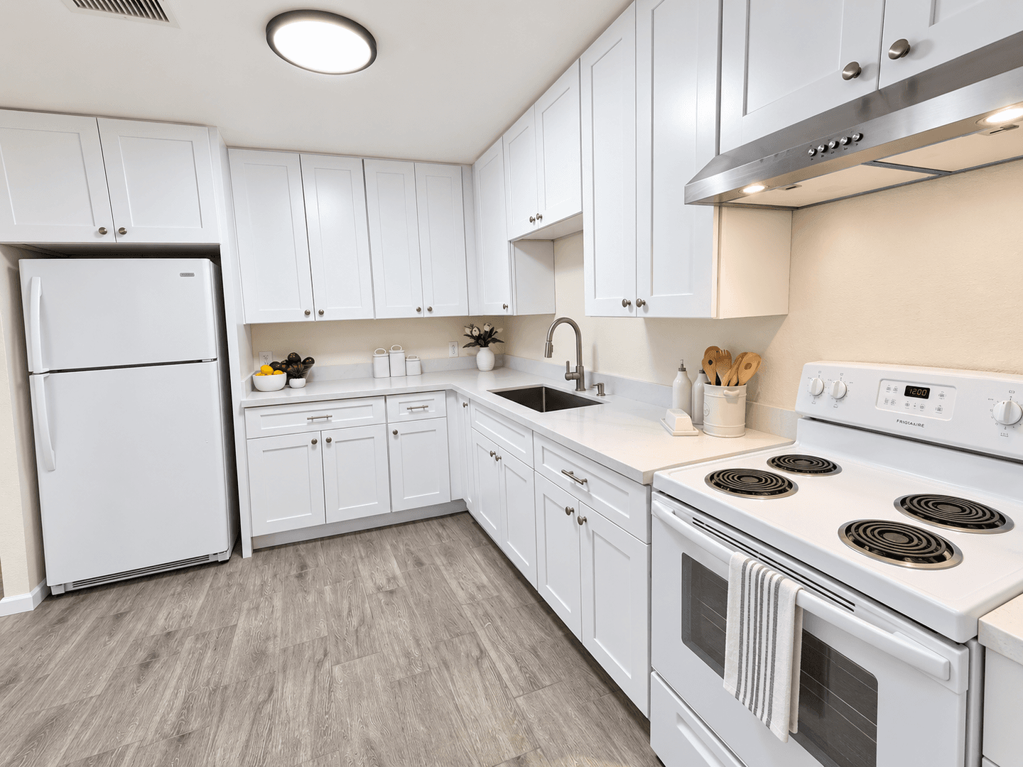 Glendale House: 6518 N 61st Dr