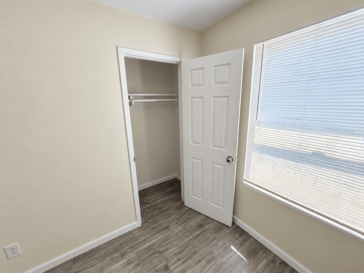 Glendale House: 6518 N 61st Dr