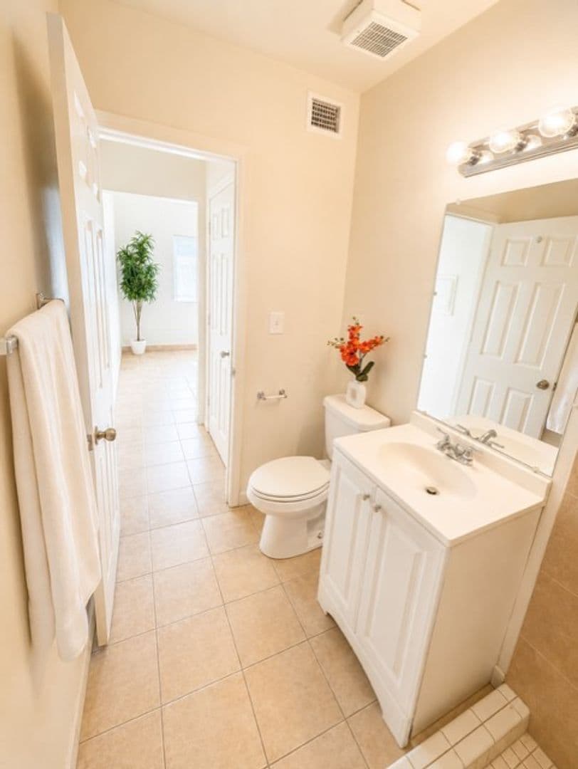 Phoenix Apartment: 1229 W Pierce St