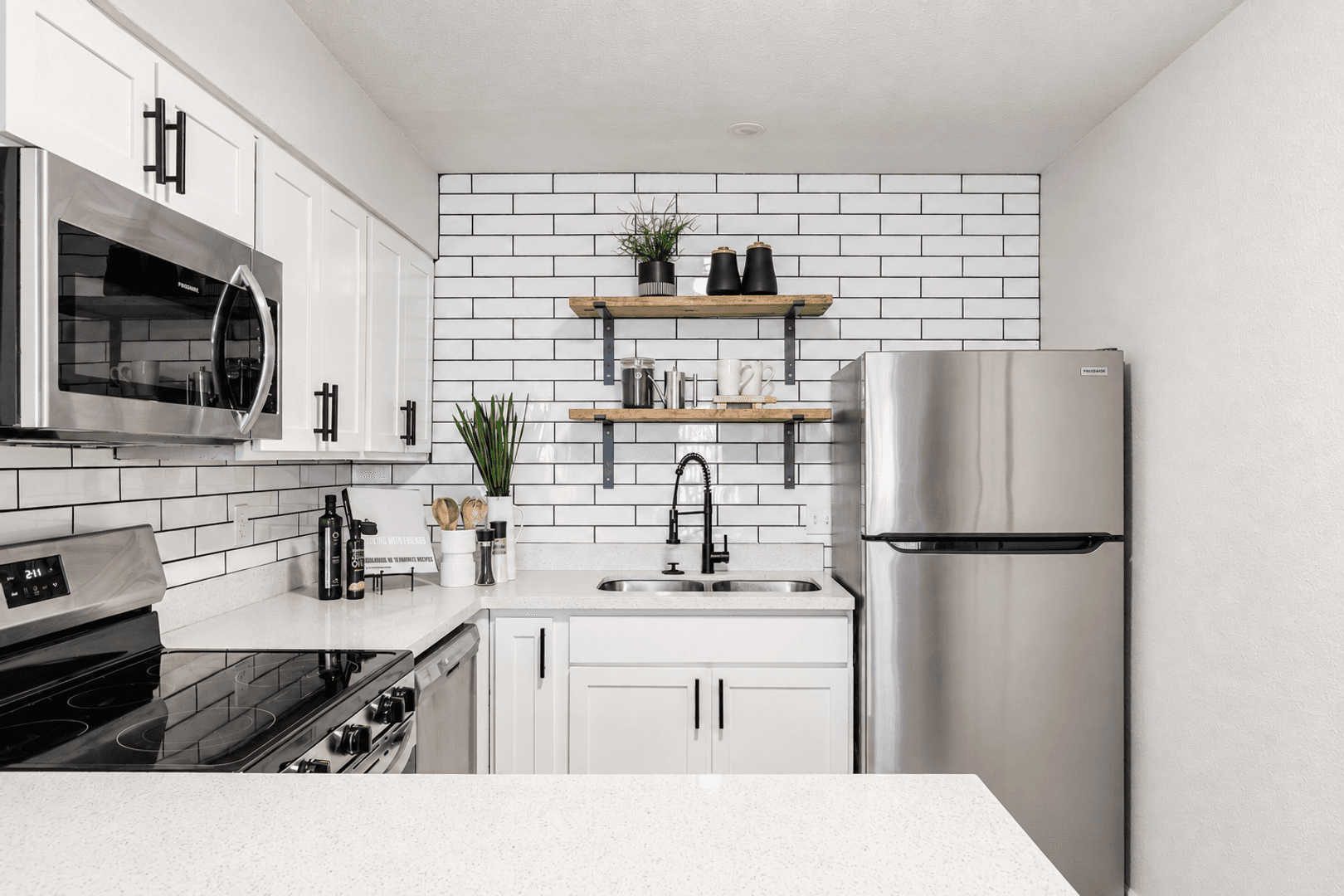 Phoenix Apartment: 1615 N 51st St