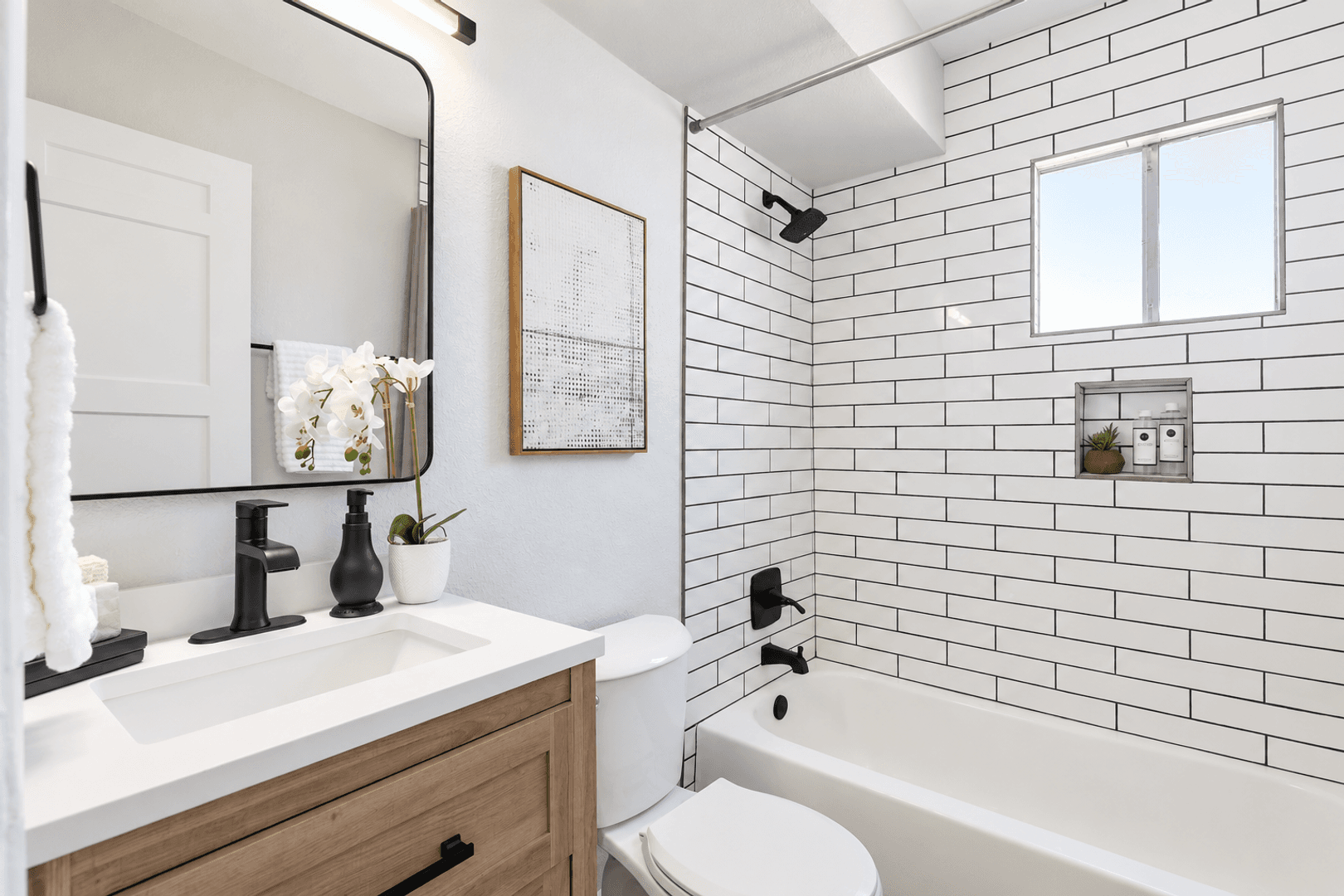 Phoenix Apartment: 1615 N 51st St