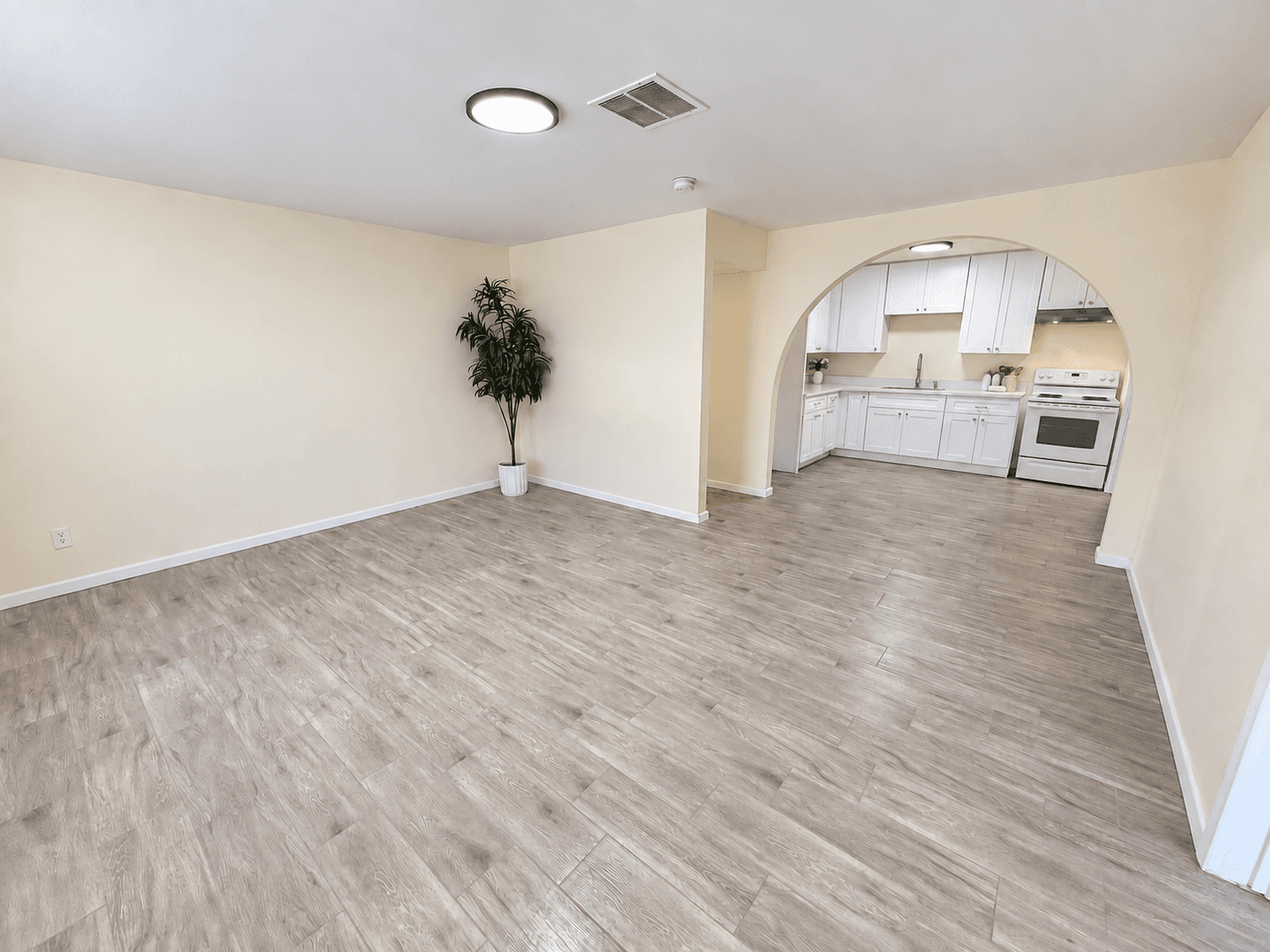 Glendale House: 6518 N 61st Dr