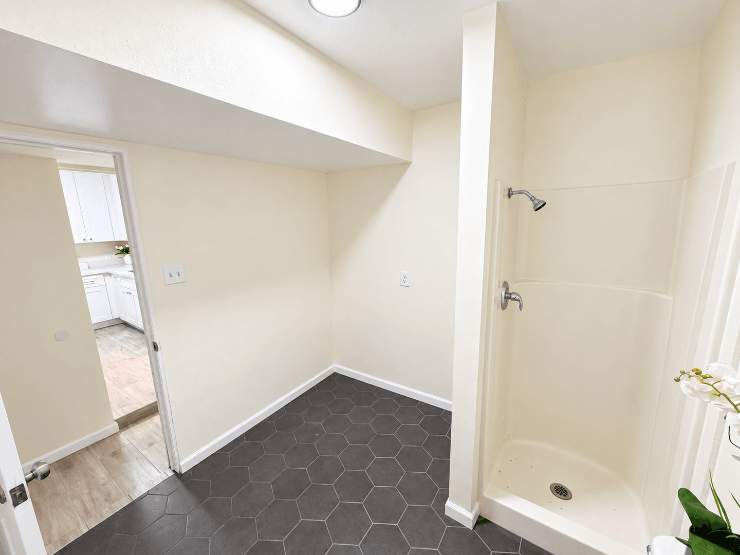 Glendale House: 6518 N 61st Dr