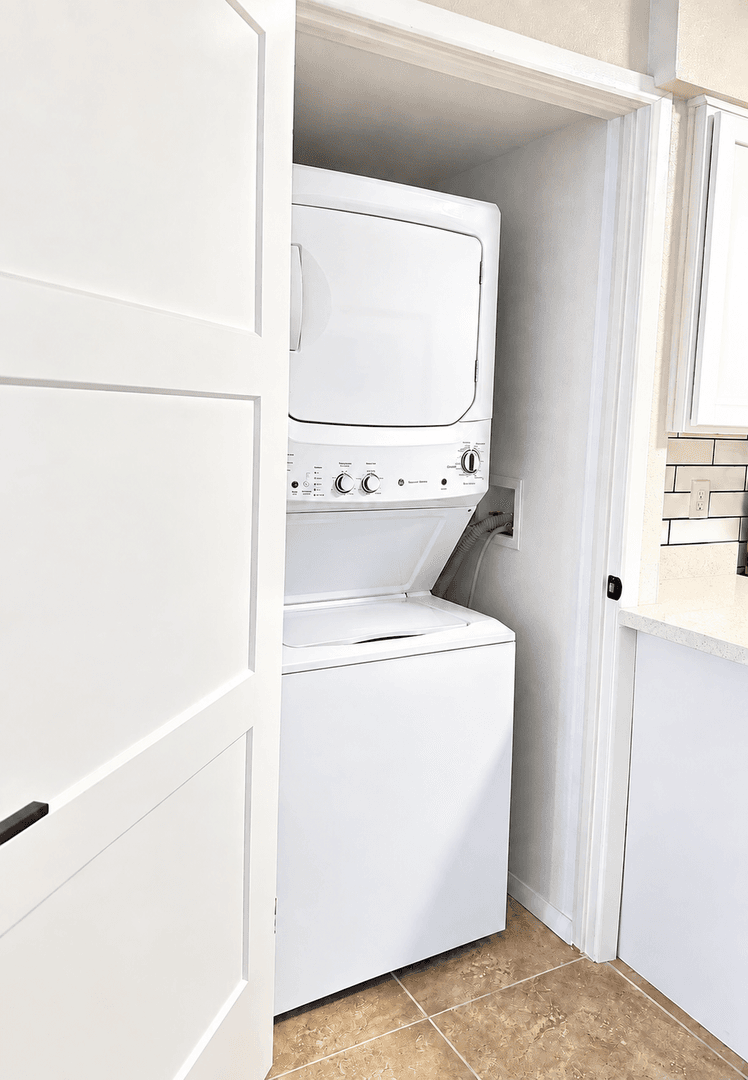 Phoenix Apartment: 1615 N 51st St