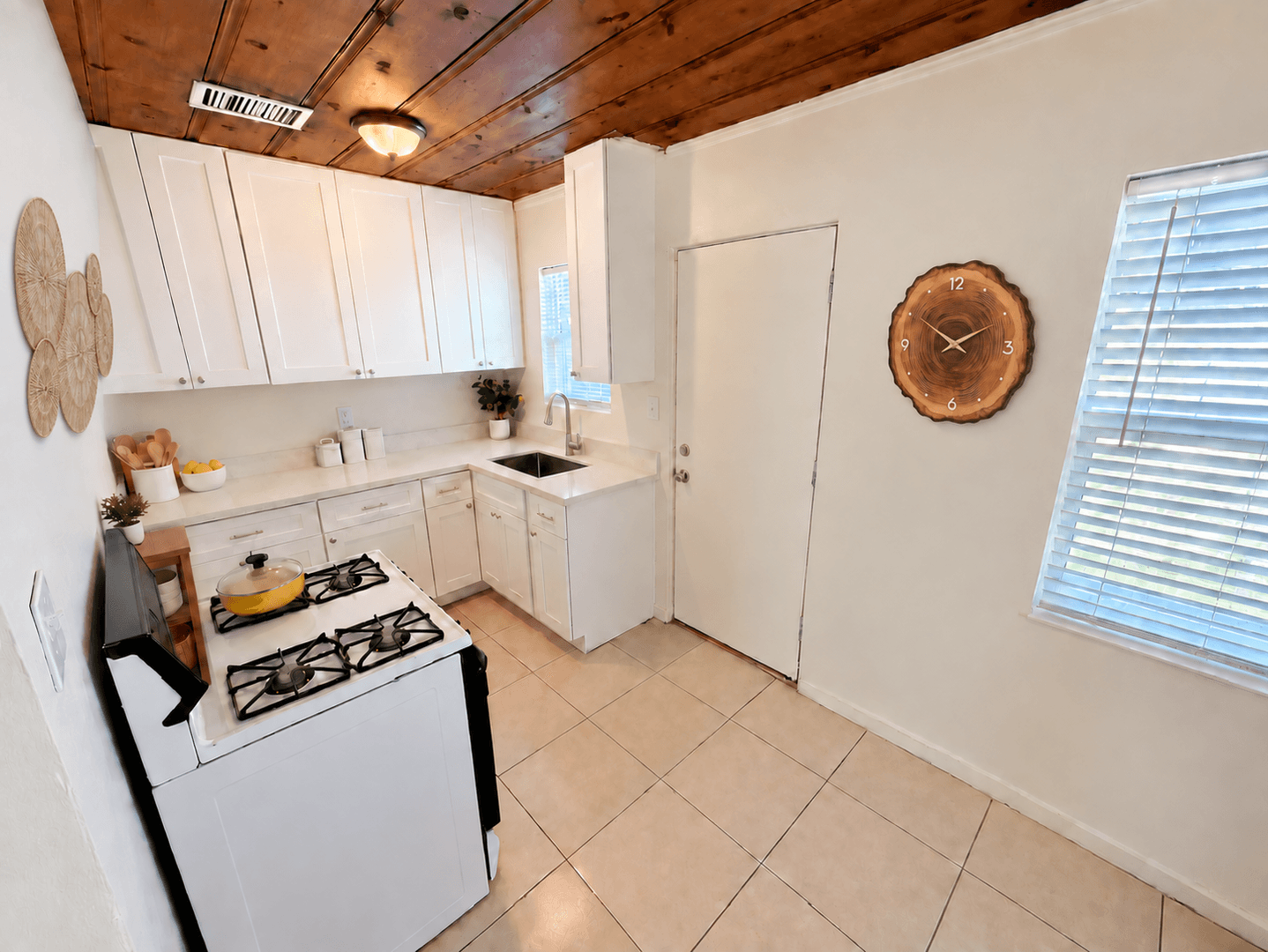 Phoenix Apartment: 925 E Turney Ave