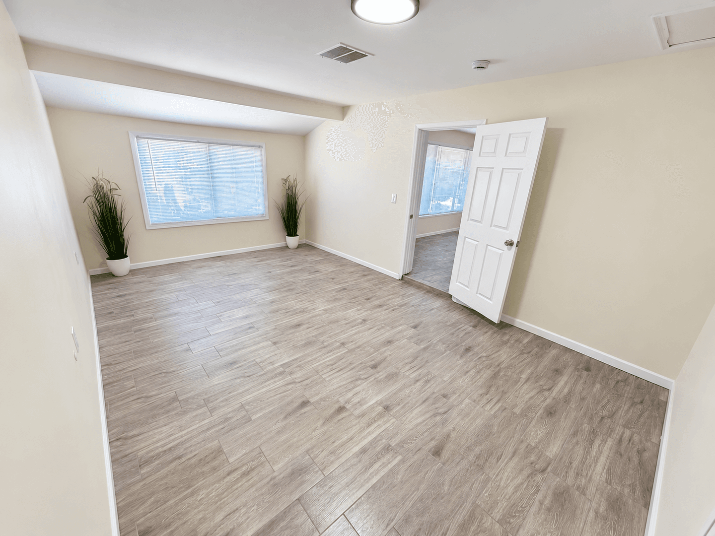 Glendale House: 6518 N 61st Dr