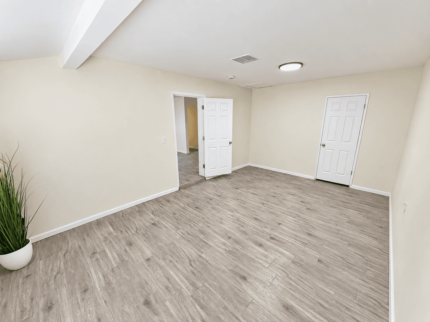 Glendale House: 6518 N 61st Dr