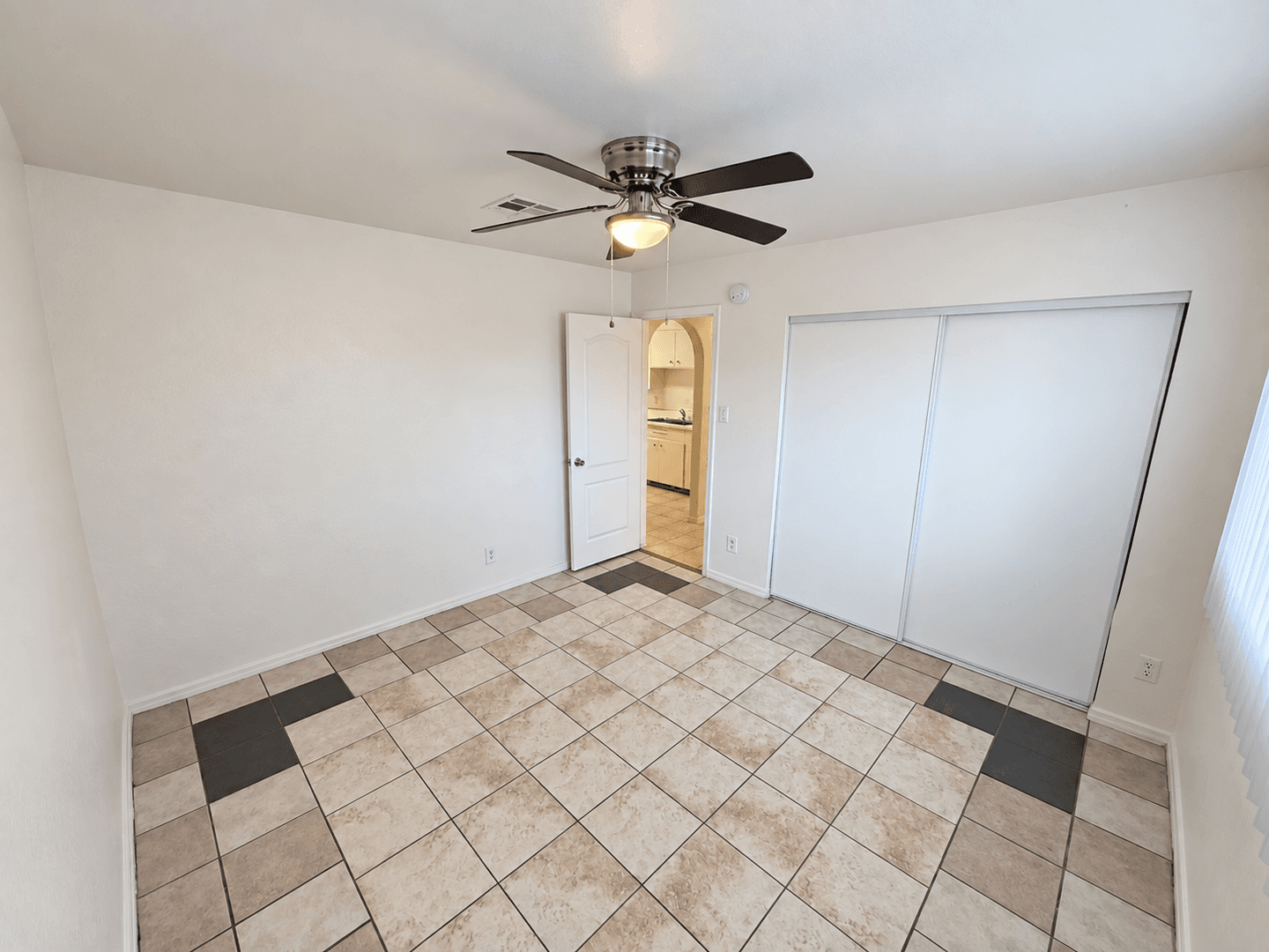 Phoenix Apartment: 10648 N 15th Ave