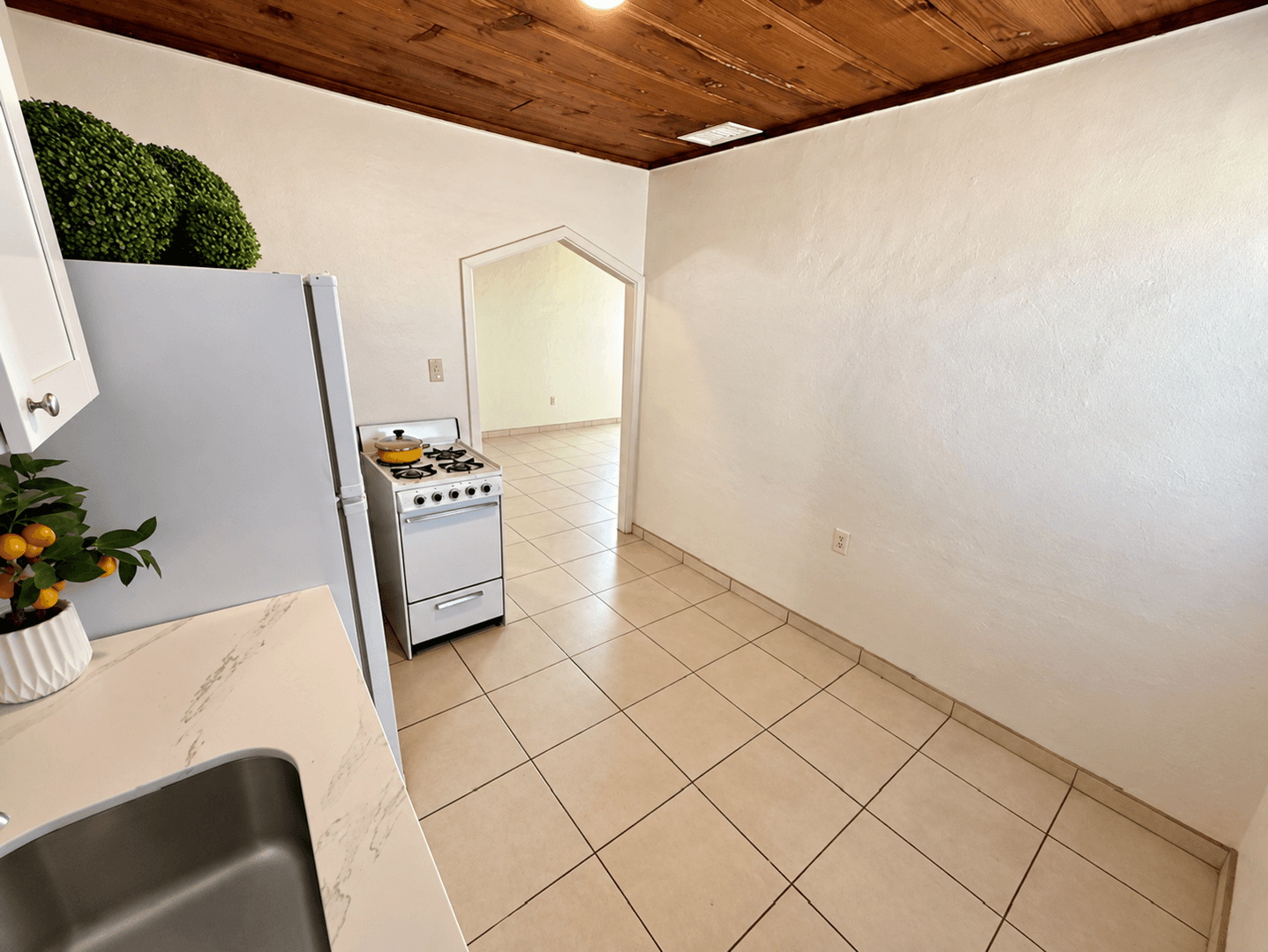 Phoenix Apartment: 925 E Turney Ave