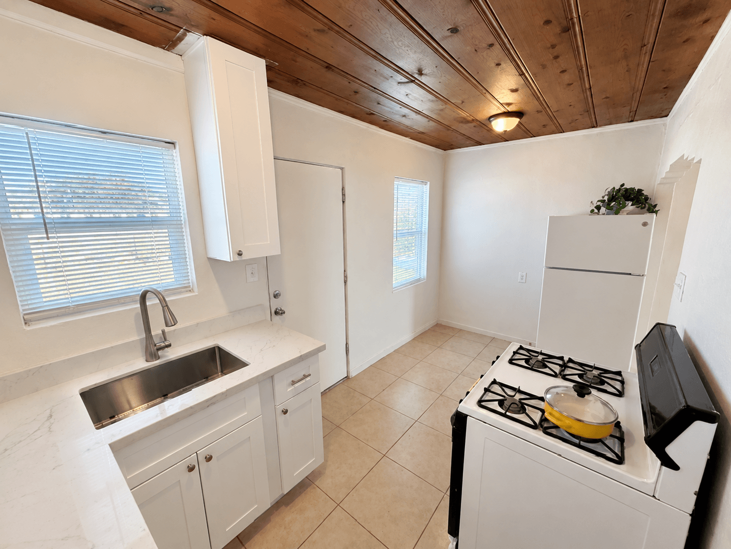 Phoenix Apartment: 925 E Turney Ave