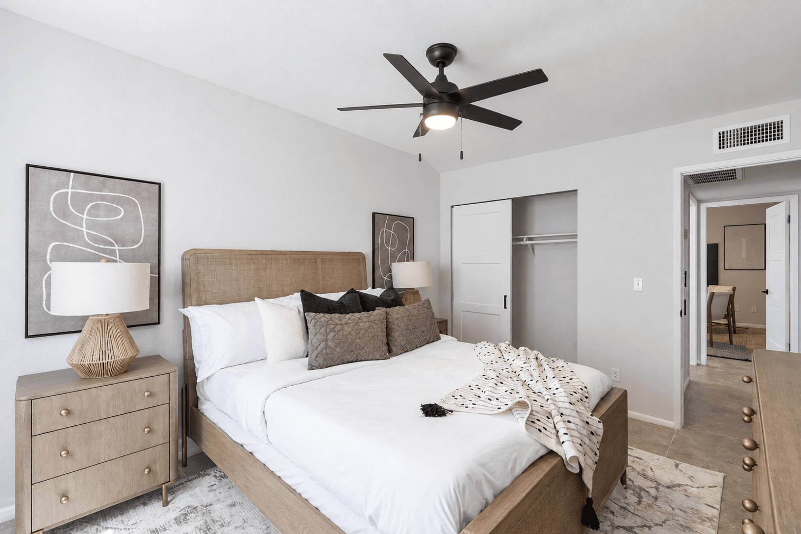 Phoenix Apartment: 1615 N 51st St