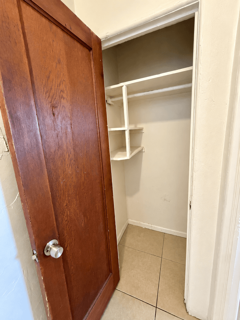 Phoenix Apartment: 925 E Turney Ave