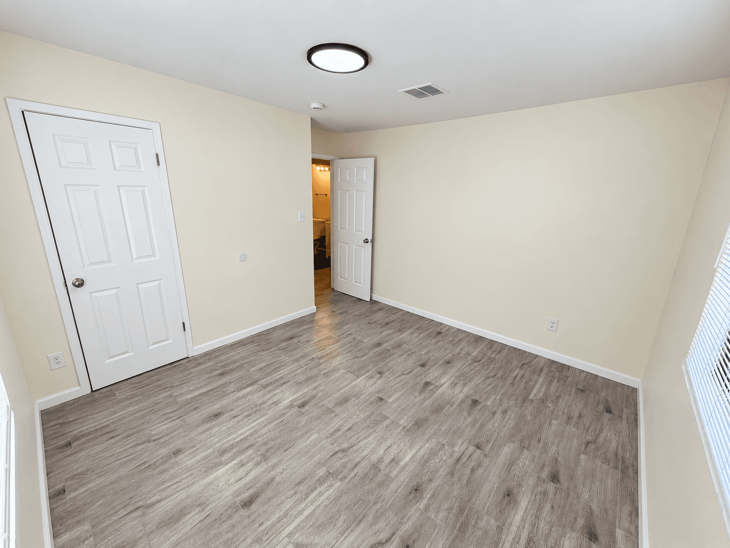 Glendale House: 6518 N 61st Dr