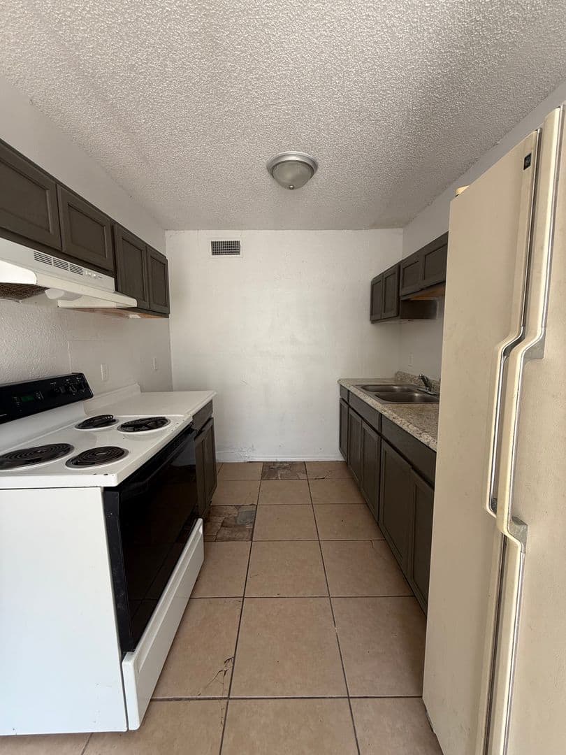 KILLEEN Apartment: 407 W AVENUE E.