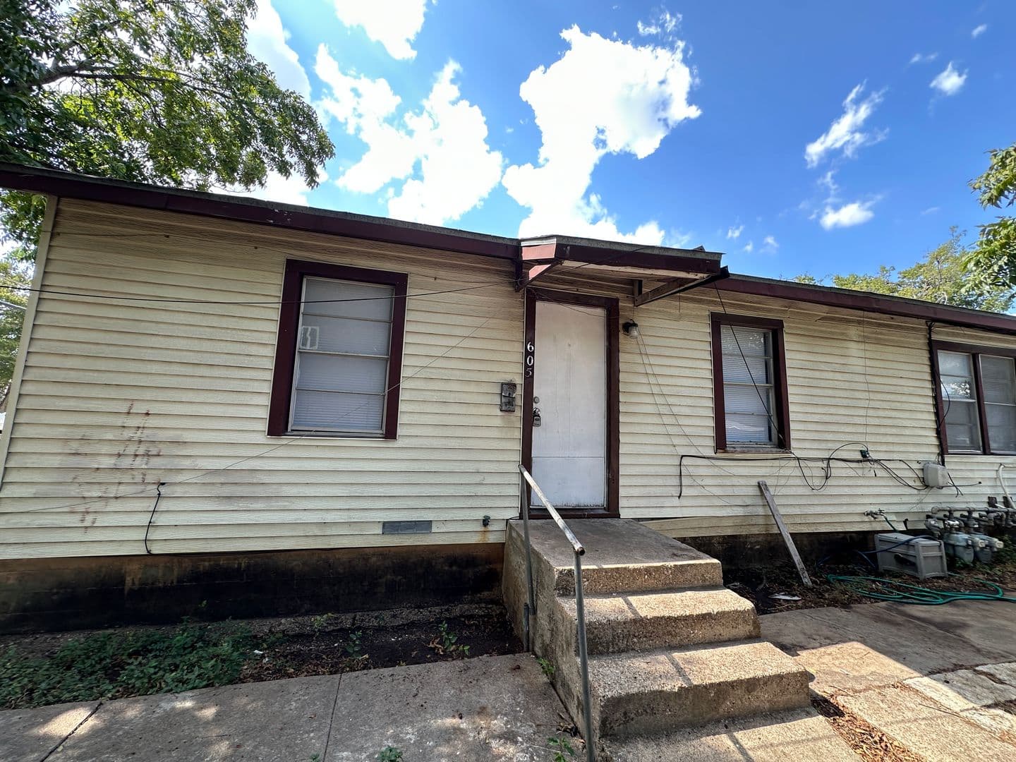 Killeen Apartment: 605 N 18th Street