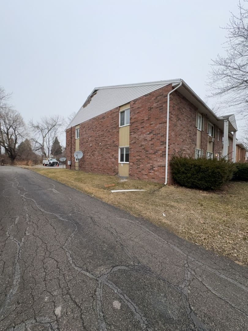 Toledo Apartment: 1540 Brooke Park Dr