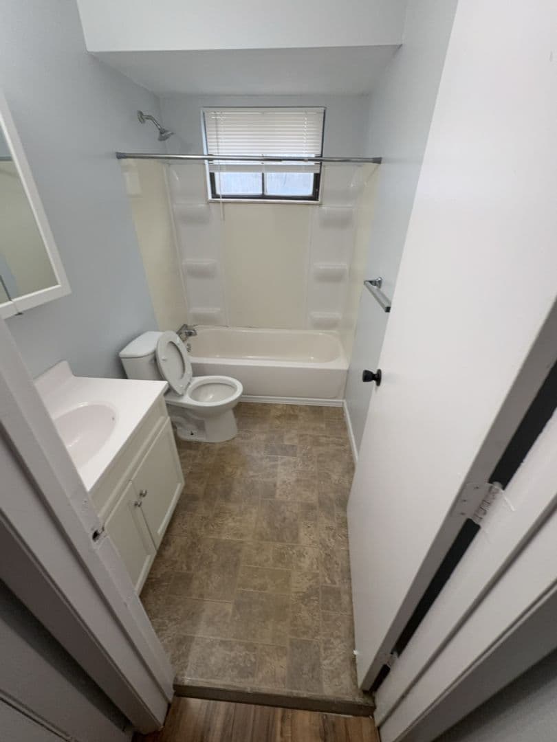 Toledo Apartment: 1509 Brooke Park Dr
