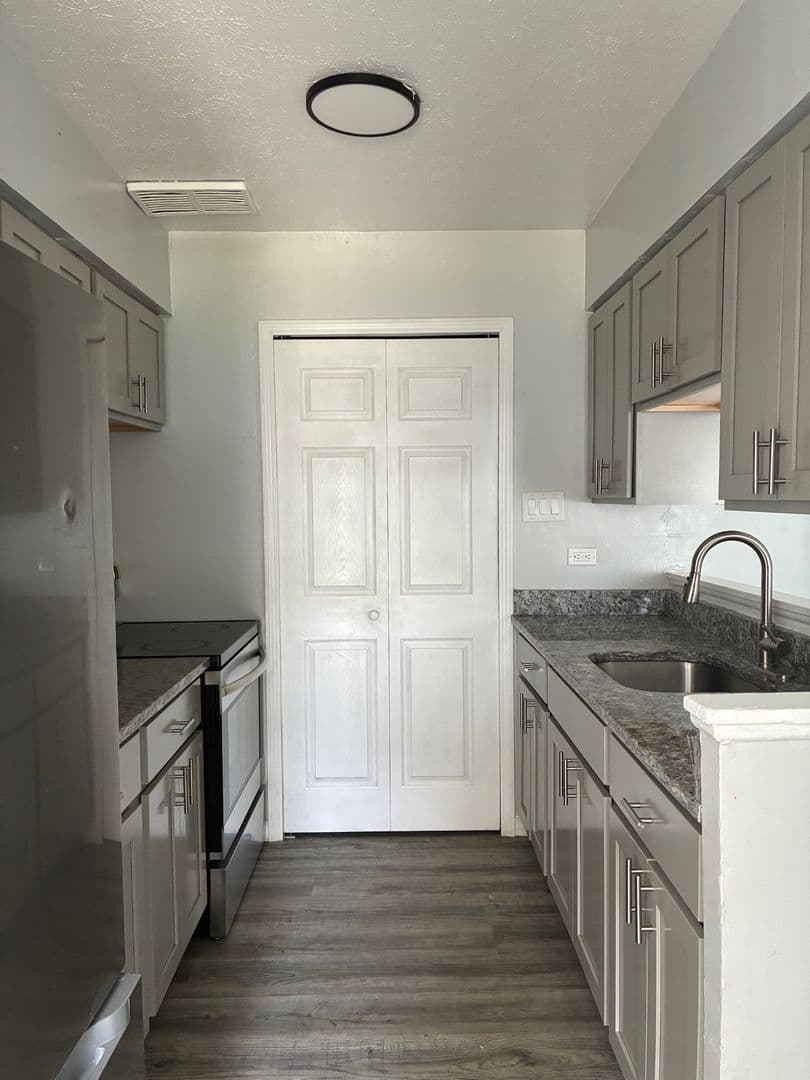 Lorain Apartment: 1545 Fillmore Ave