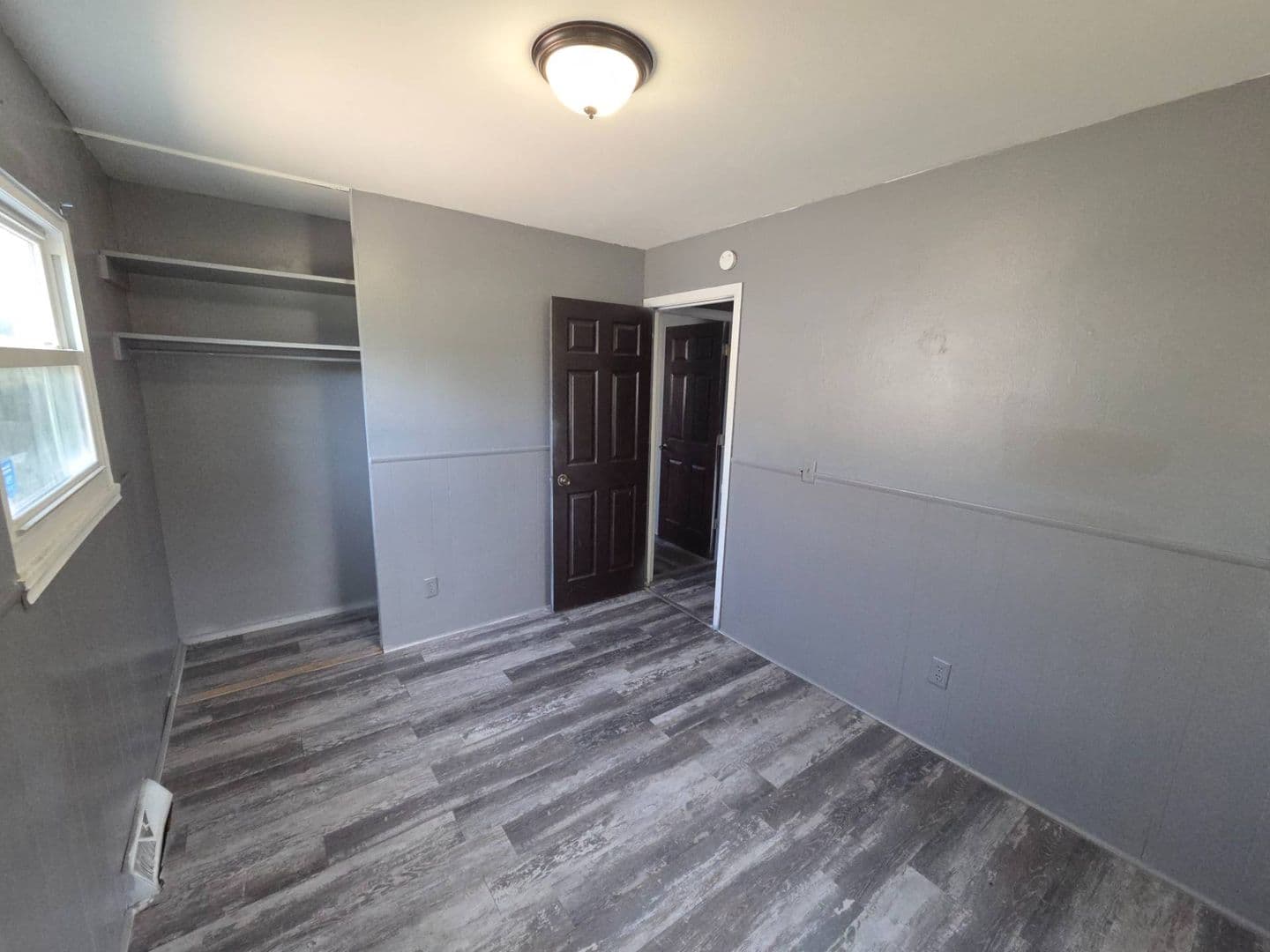 LORAIN House: 2401 EASTLAWN ST