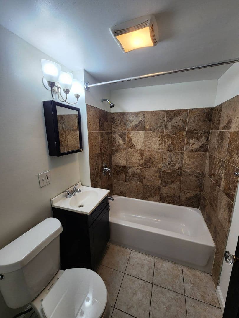 Bedford Apartment: 106 W Grace St. Bedford, OH, 44146