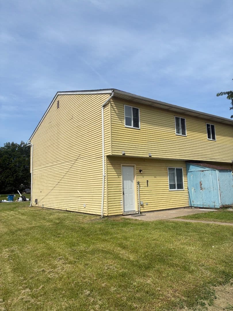 Lorain Apartment: 1545 Fillmore Ave