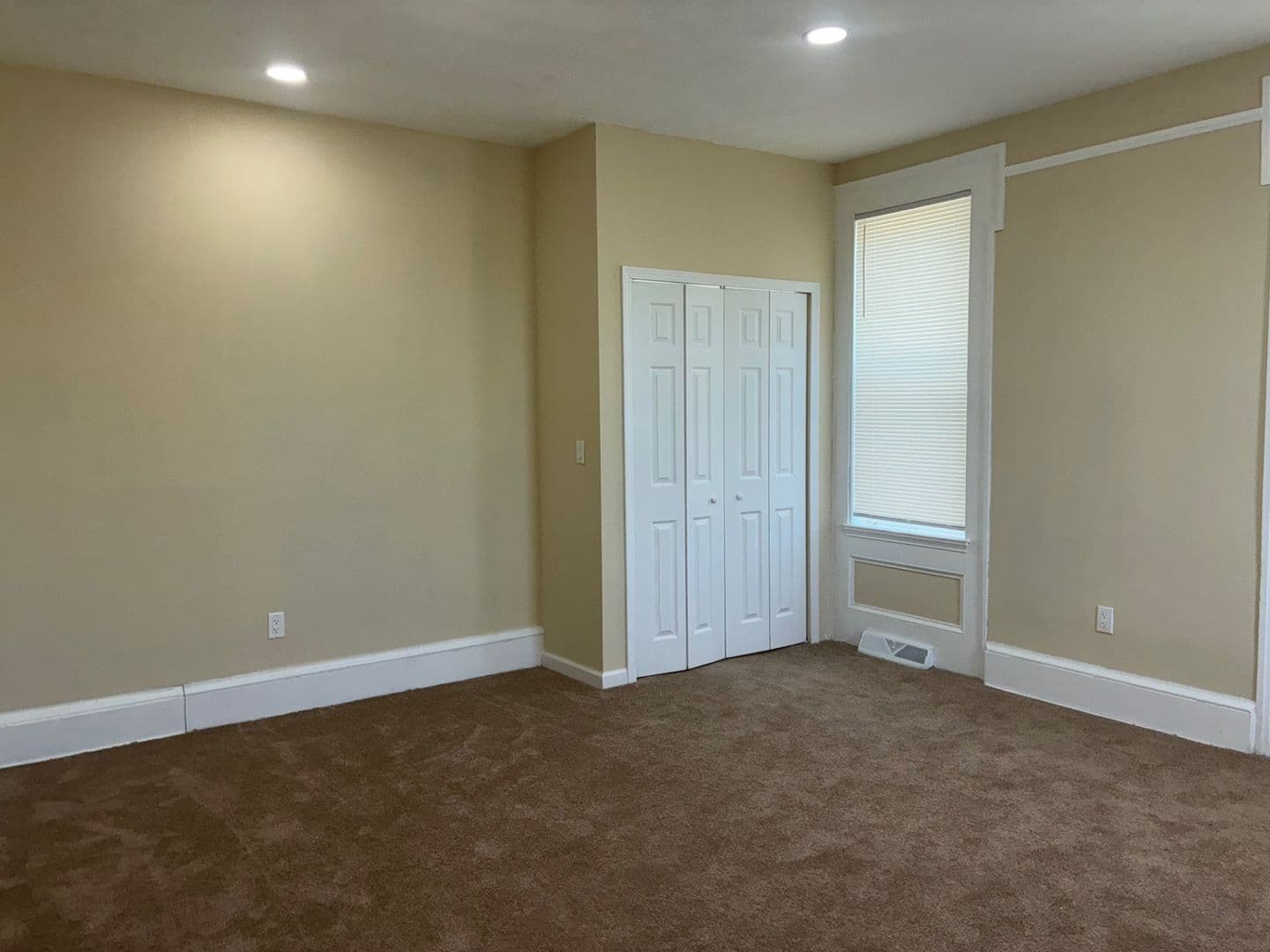 Lorain Apartment: 2400 Oberlin Ave,