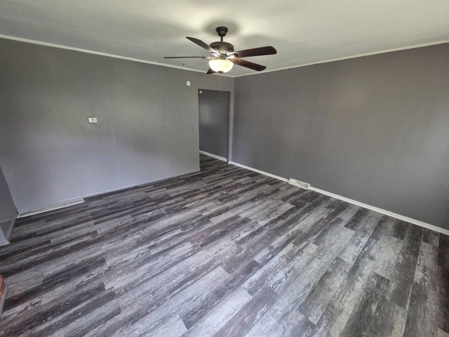 LORAIN House: 2401 EASTLAWN ST