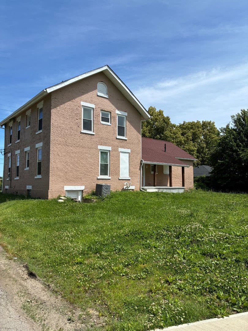 Lorain Apartment: 2400 Oberlin Ave,
