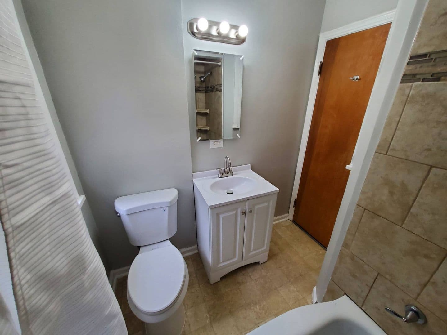 Lyndhurst House: 5451 Summit Rd