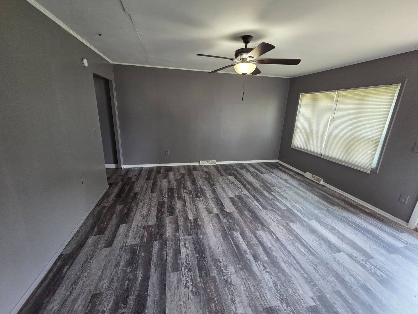 LORAIN House: 2401 EASTLAWN ST