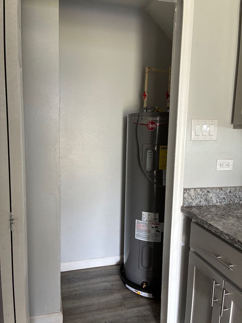 Lorain Apartment: 1545 Fillmore Ave