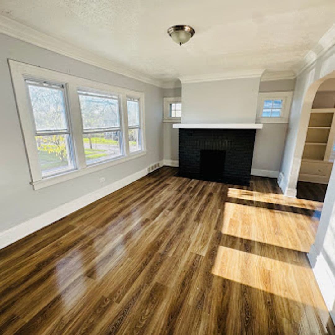 CLEVELAND Apartment: 1333 E 188th St