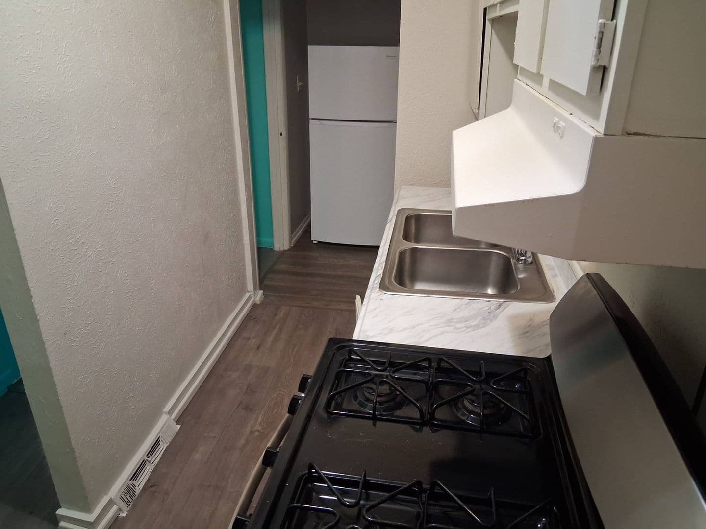 Cleveland Apartment: 2246 E 86th St