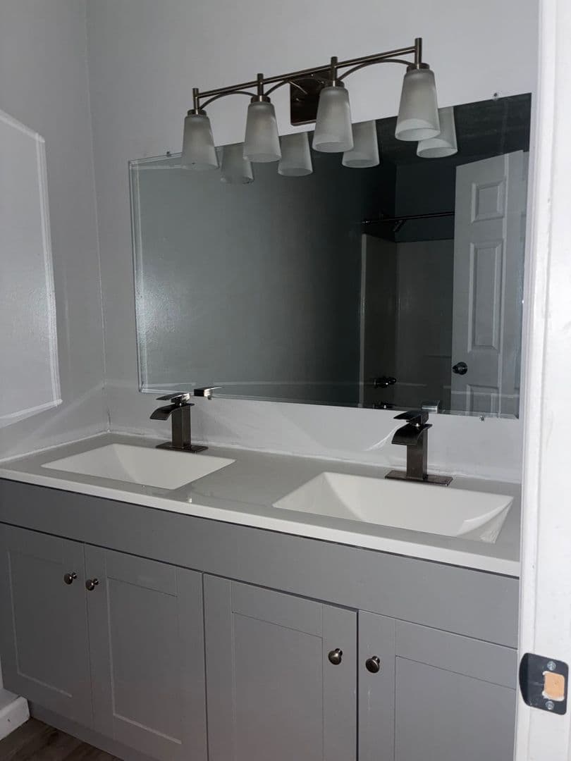 Lorain Apartment: 1545 Fillmore Ave
