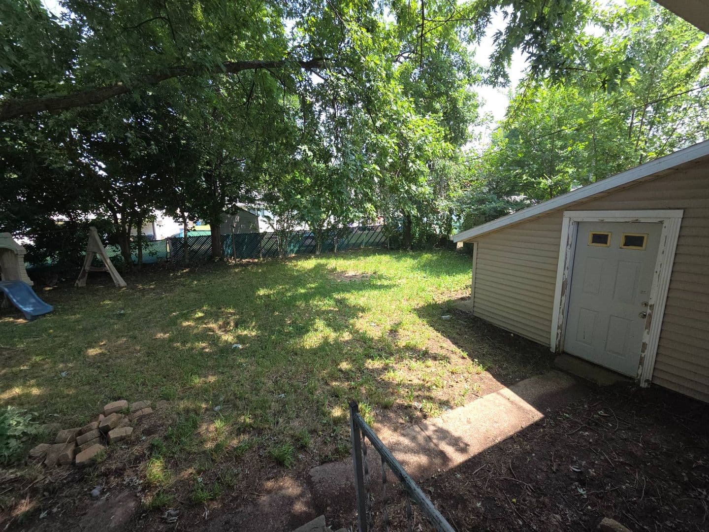LORAIN House: 2401 EASTLAWN ST
