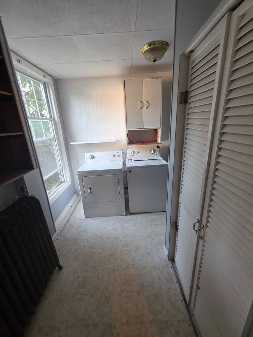 Geneva Apartment: 307 S Eagle St