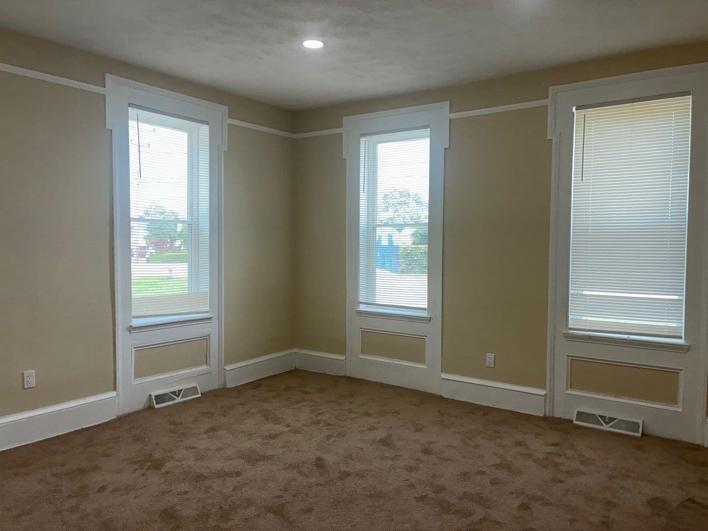 Lorain Apartment: 2400 Oberlin Ave,