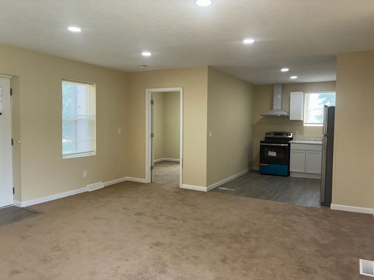 Lorain Apartment: 2400 Oberlin Ave,