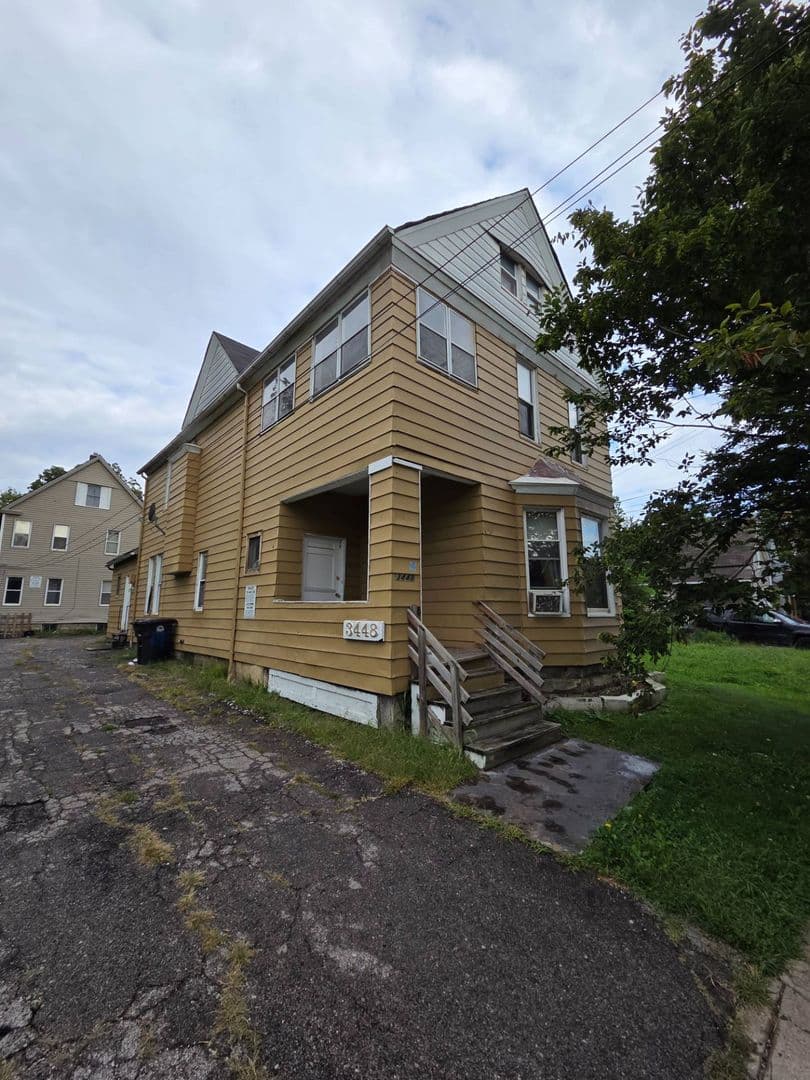 Cleveland Apartment: 3448 E 69th St