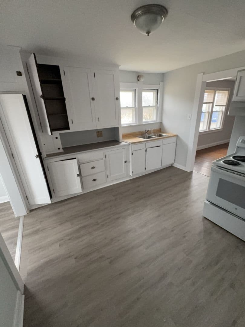 Toledo Apartment: 960 W Delaware Ave