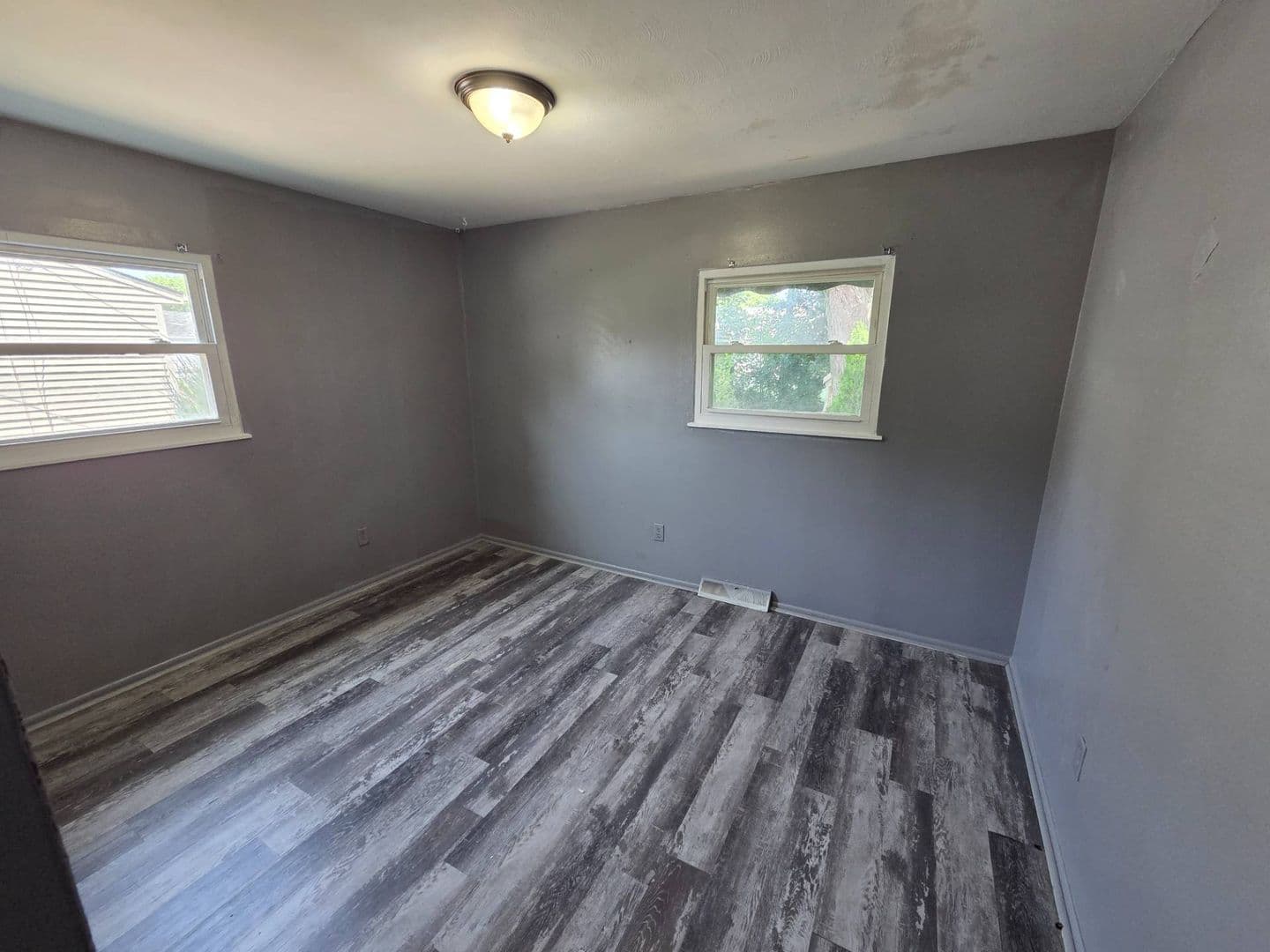 LORAIN House: 2401 EASTLAWN ST