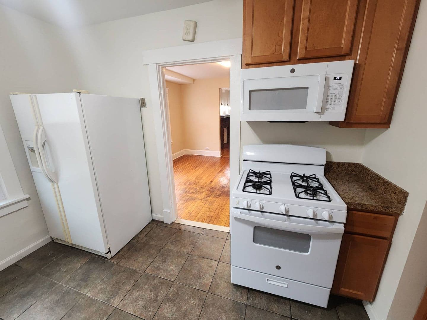 Bedford Apartment: 106 W Grace St. Bedford, OH, 44146