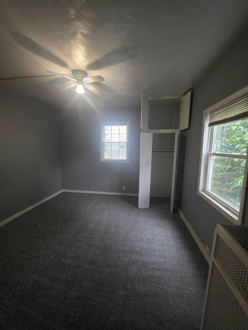 Geneva Apartment: 307 S Eagle St