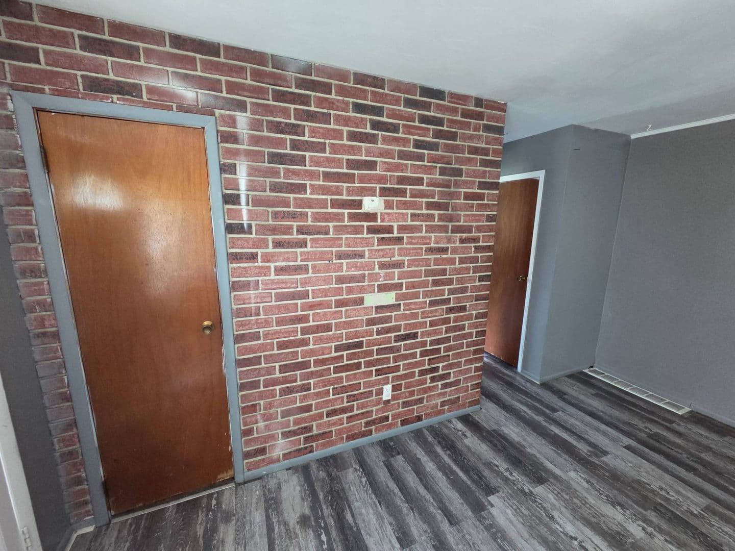 LORAIN House: 2401 EASTLAWN ST