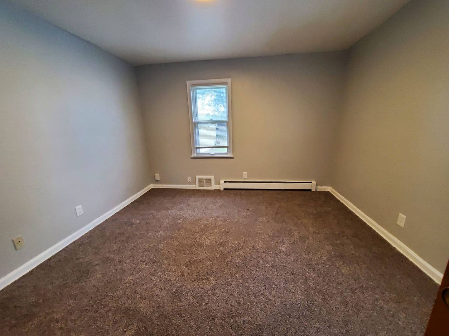 Lyndhurst House: 5451 Summit Rd