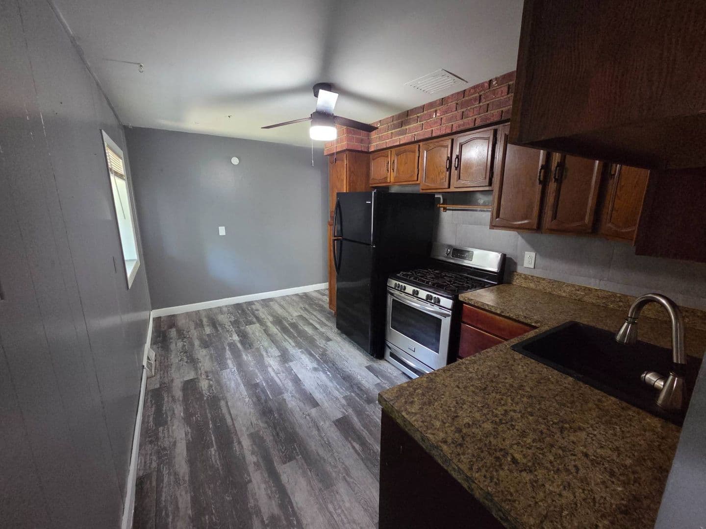 LORAIN House: 2401 EASTLAWN ST
